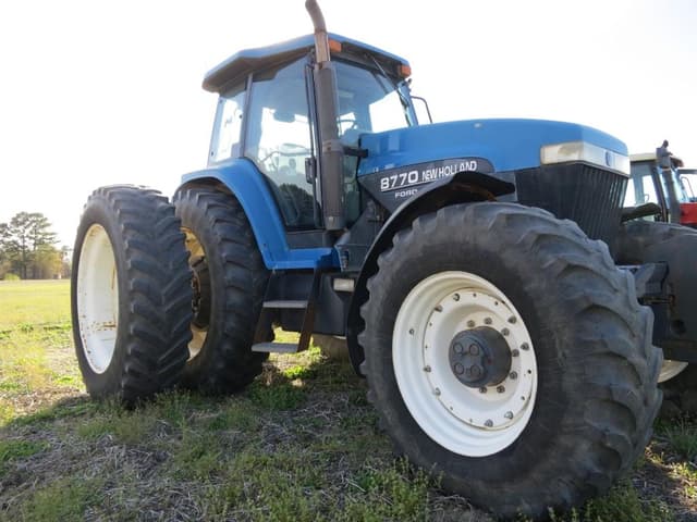 Image of New Holland 8770 equipment image 4
