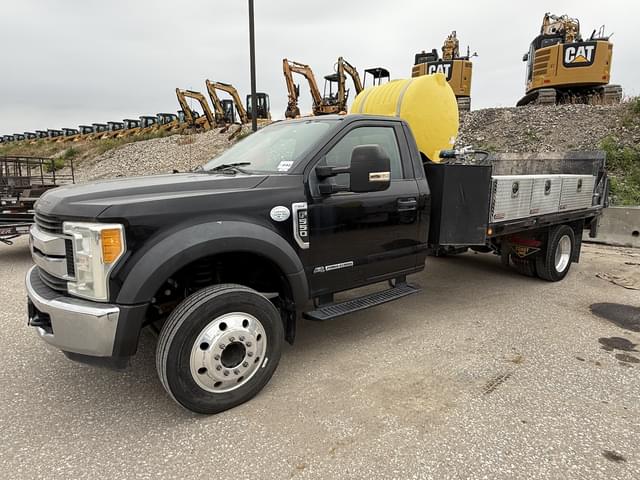 Image of Ford F-550 equipment image 1