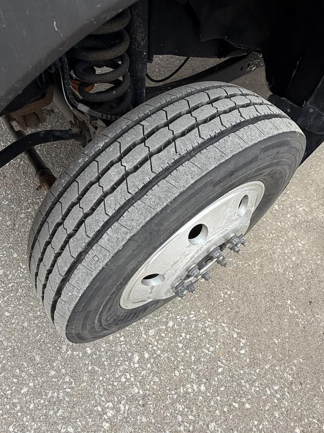 Image of Ford F-550 equipment image 3