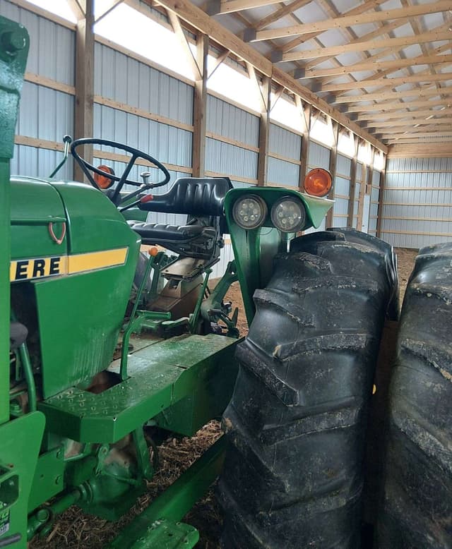 Image of John Deere 2940 equipment image 4