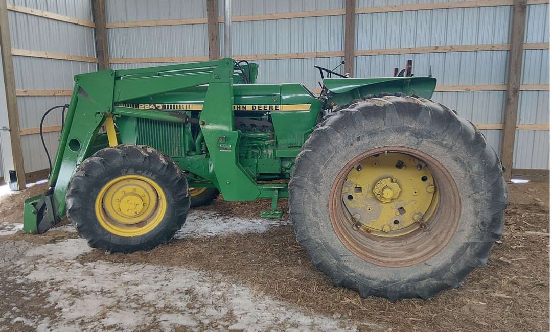 Image of John Deere 2940 Primary image