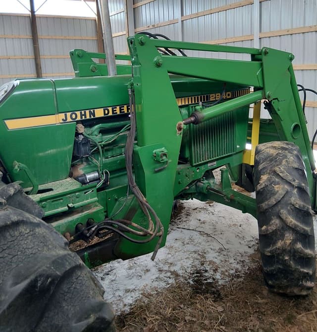 Image of John Deere 2940 equipment image 1