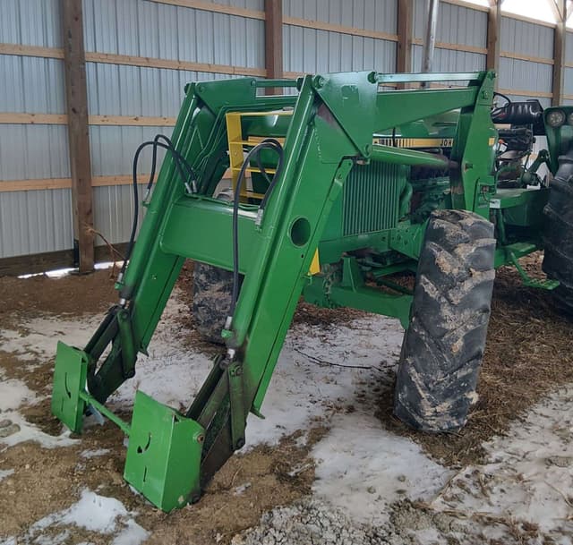 Image of John Deere 2940 equipment image 3
