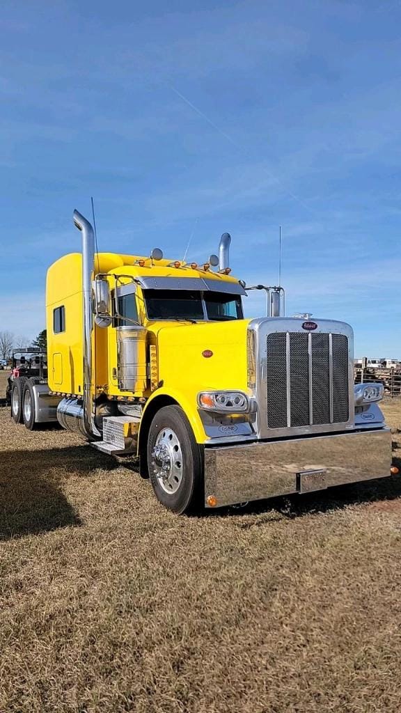 2016 Peterbilt 389 Equipment Image0