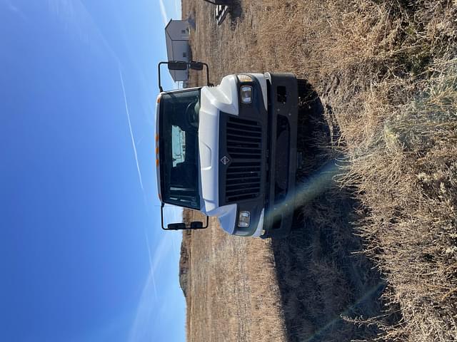 Image of International Navistar equipment image 2