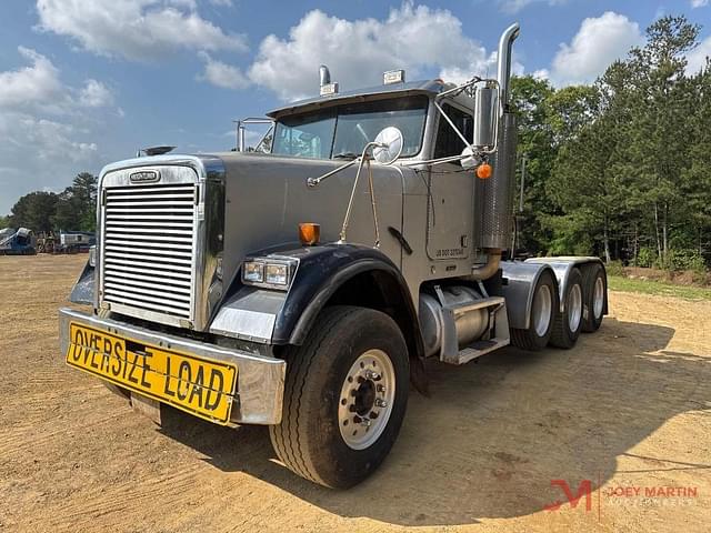 Image of Freightliner Classic equipment image 2