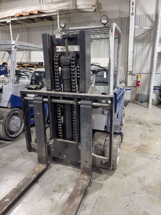Image of Towmotor 750S equipment image 2