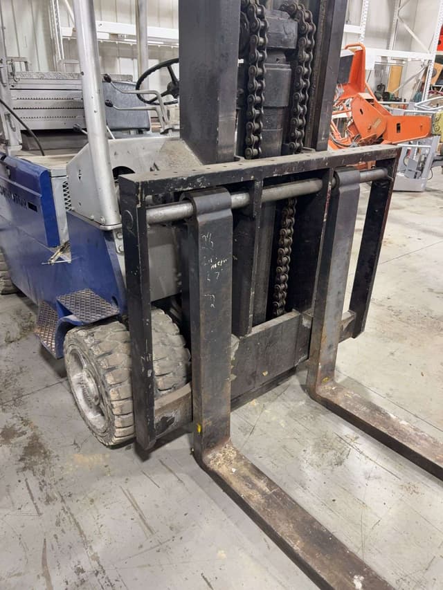 Image of Towmotor 750S equipment image 4