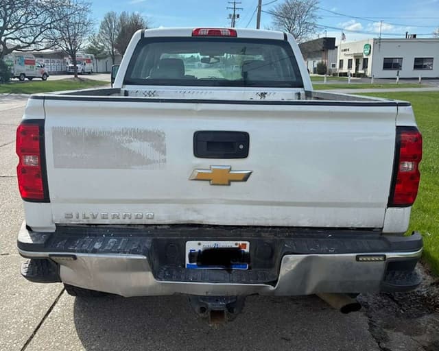 Image of Chevrolet 2500 equipment image 3