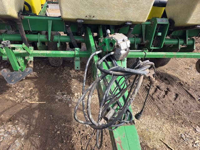 Image of John Deere 7200 equipment image 4