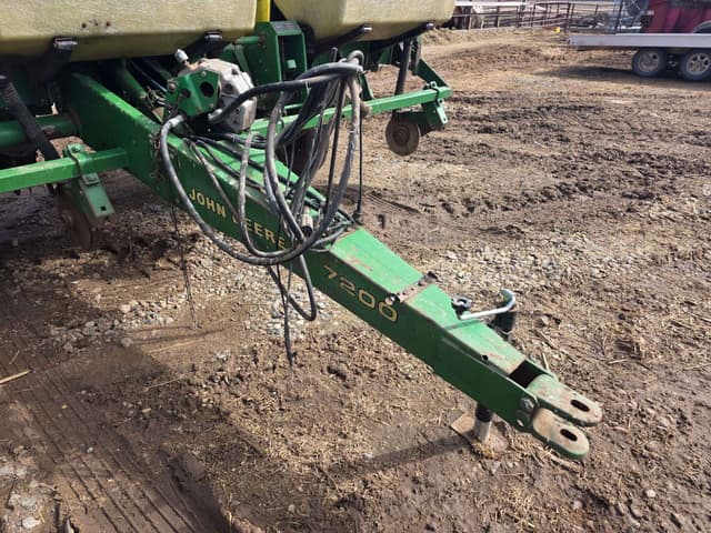 Image of John Deere 7200 equipment image 3