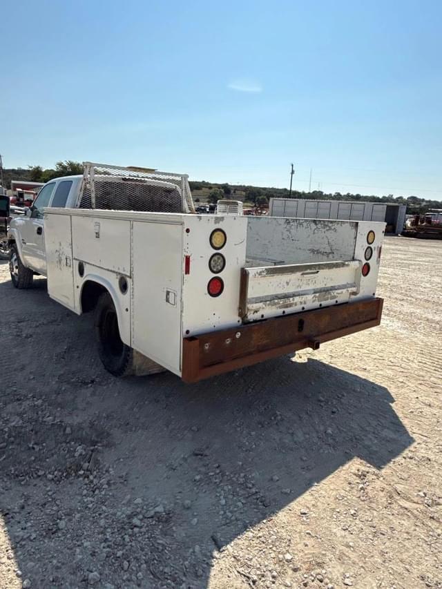 Image of Chevrolet 3500 equipment image 3