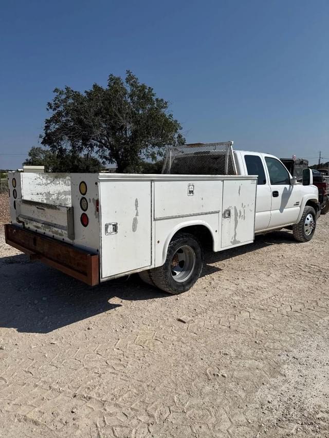 Image of Chevrolet 3500 equipment image 4