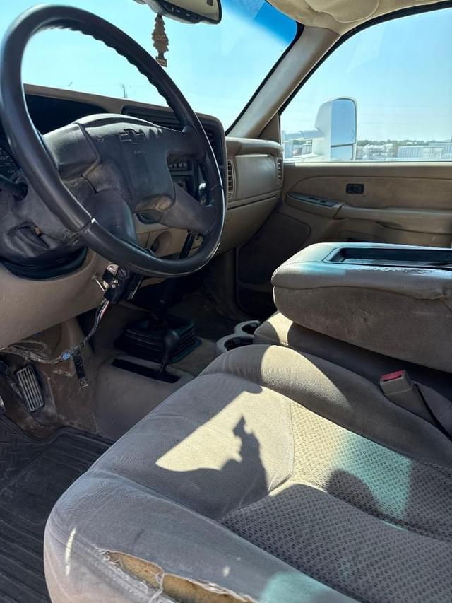 Image of Chevrolet 3500 equipment image 2