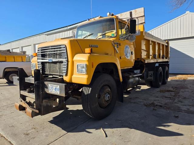 Image of Ford LT9000 equipment image 1