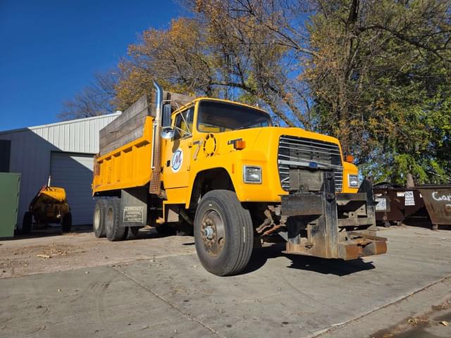 Image of Ford LT9000 equipment image 4
