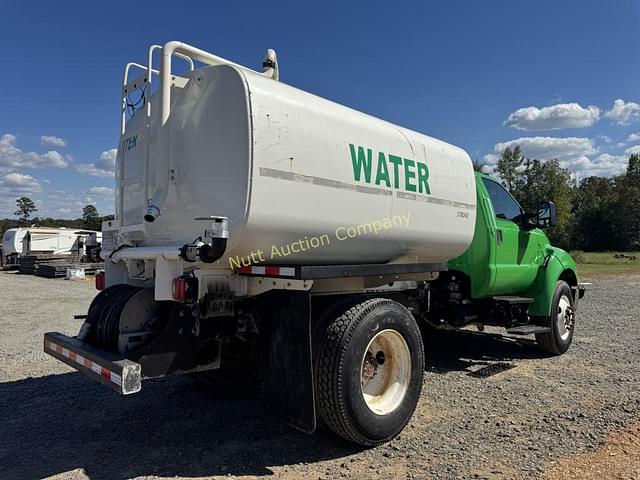 Image of Ford F-650 equipment image 3