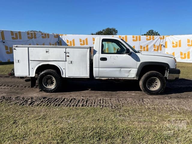 Image of Chevrolet 2500 equipment image 3