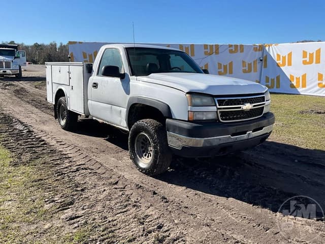 Image of Chevrolet 2500 equipment image 2