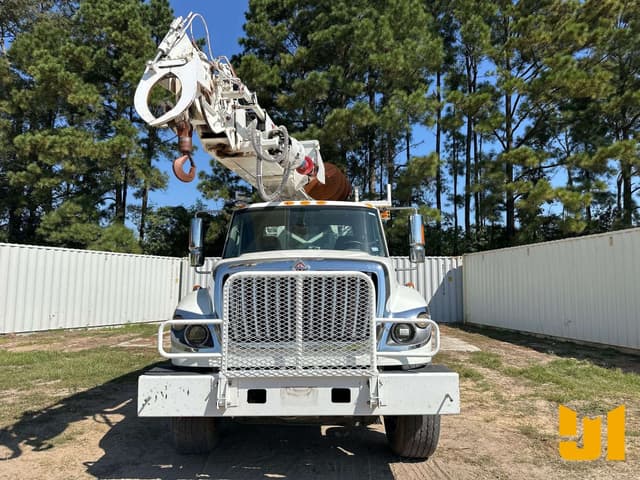 Image of International 7500 equipment image 1