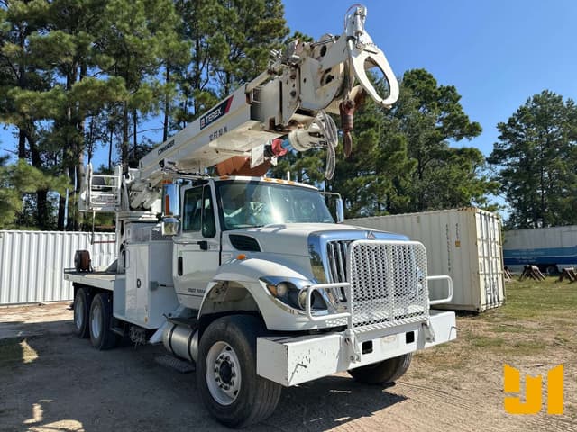 Image of International 7500 equipment image 2