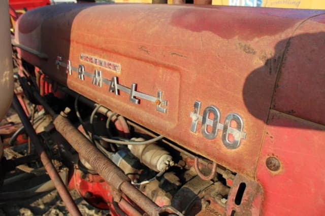 Image of Farmall 100 equipment image 4