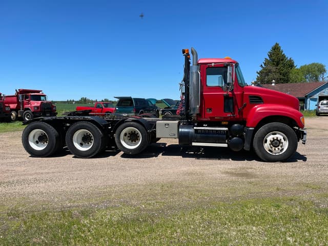 Image of Mack Granite equipment image 4