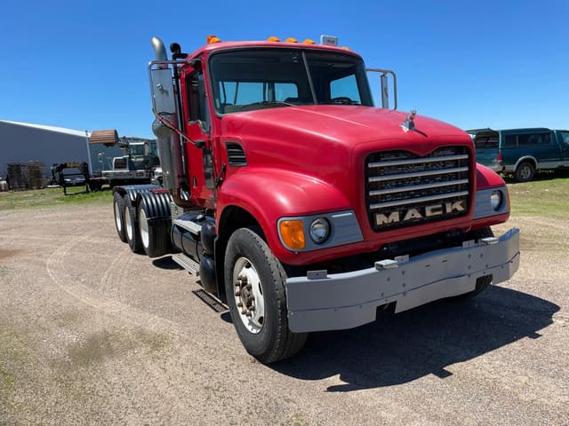 Image of Mack Granite equipment image 2