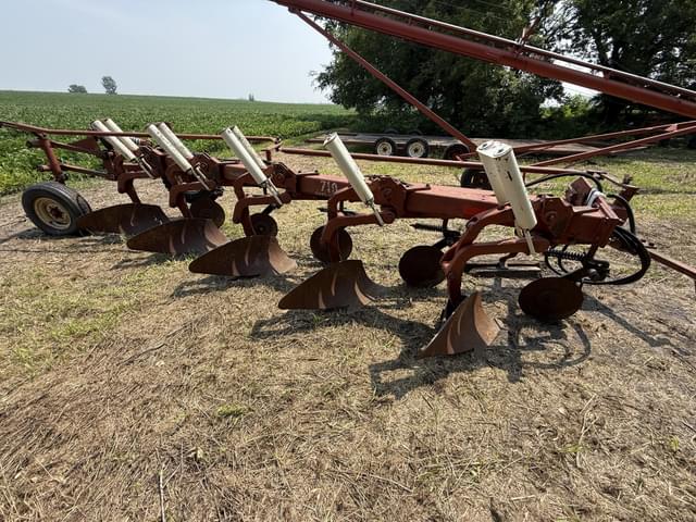 Image of International Harvester 710 equipment image 3