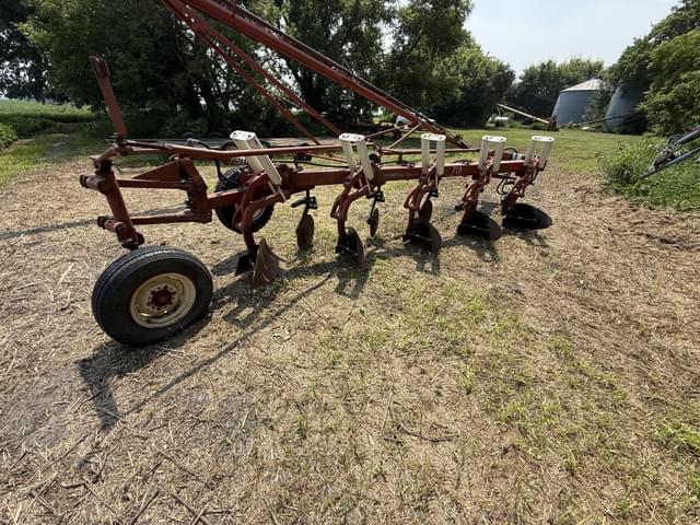 Image of International Harvester 710 equipment image 4