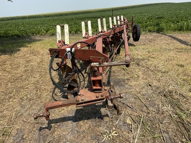 Image of International Harvester 710 equipment image 1