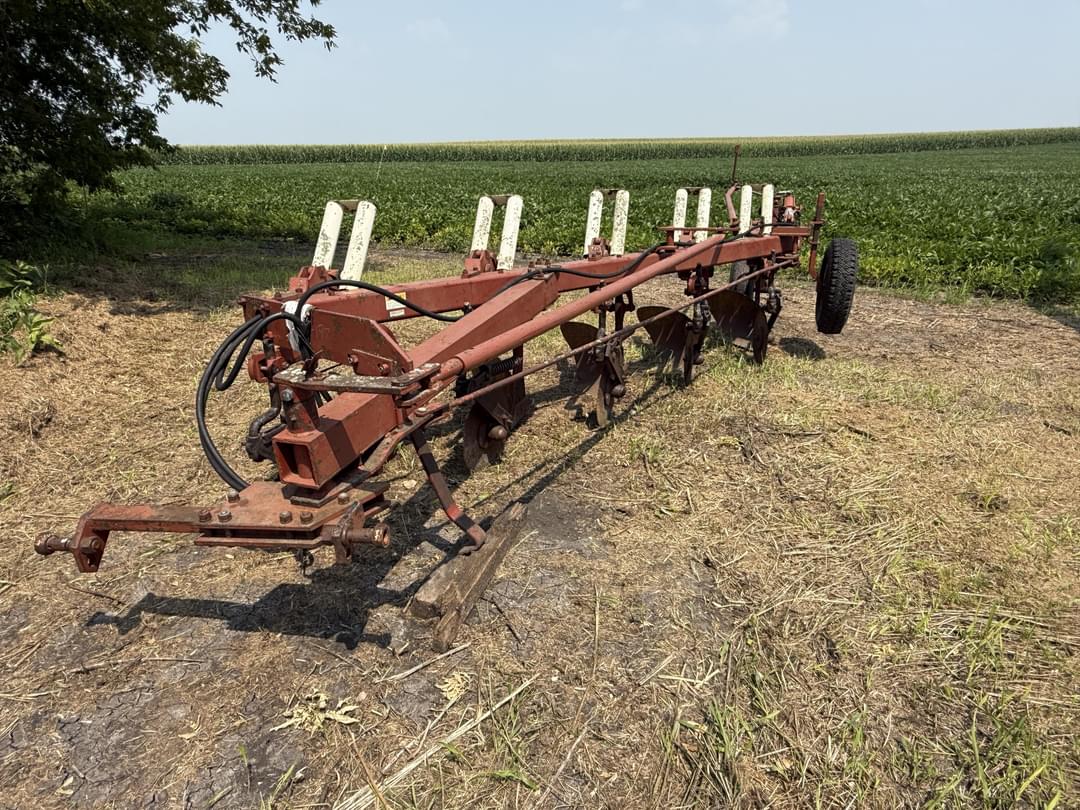 Image of International Harvester 710 Primary image