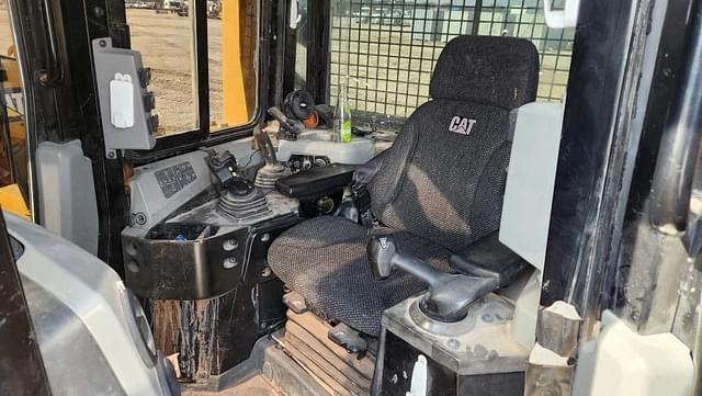 Image of Caterpillar D6T XL equipment image 3