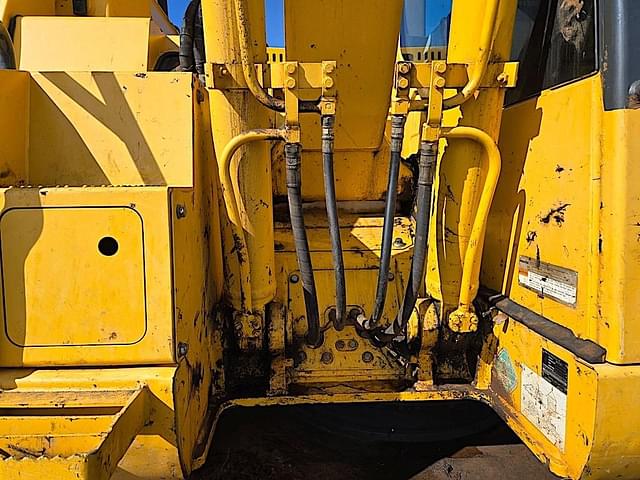 Image of Komatsu PC138USLC-10 equipment image 3