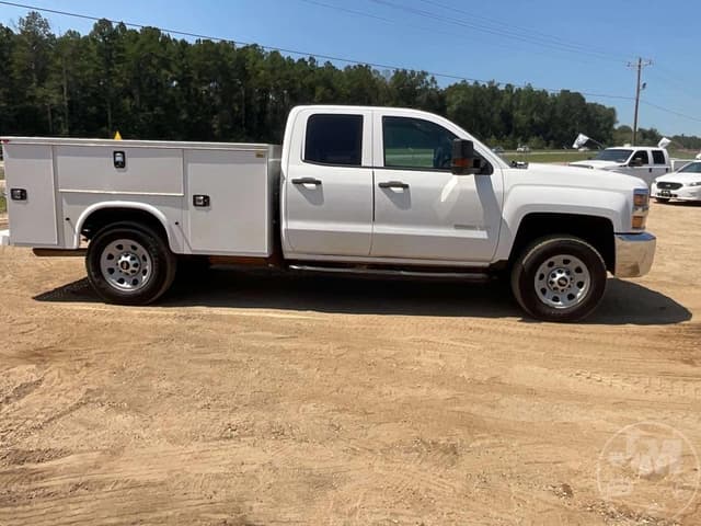 Image of Chevrolet Silverado equipment image 3