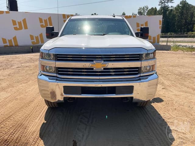 Image of Chevrolet Silverado equipment image 1