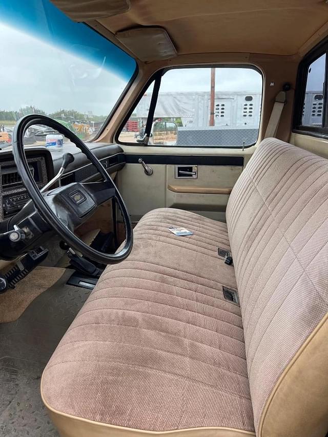 Image of Chevrolet K20 equipment image 3