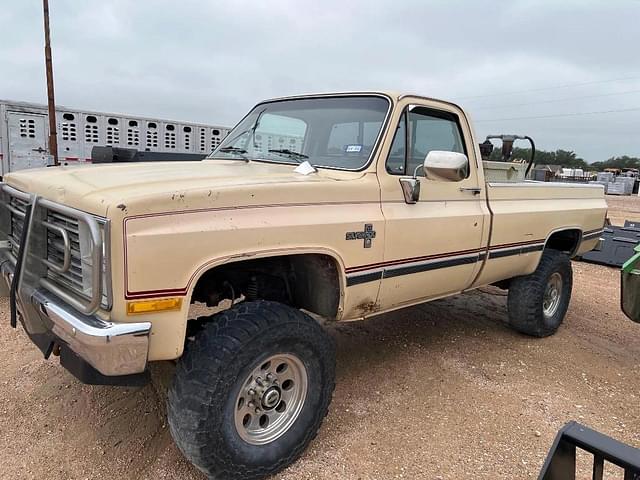 Image of Chevrolet K20 equipment image 1