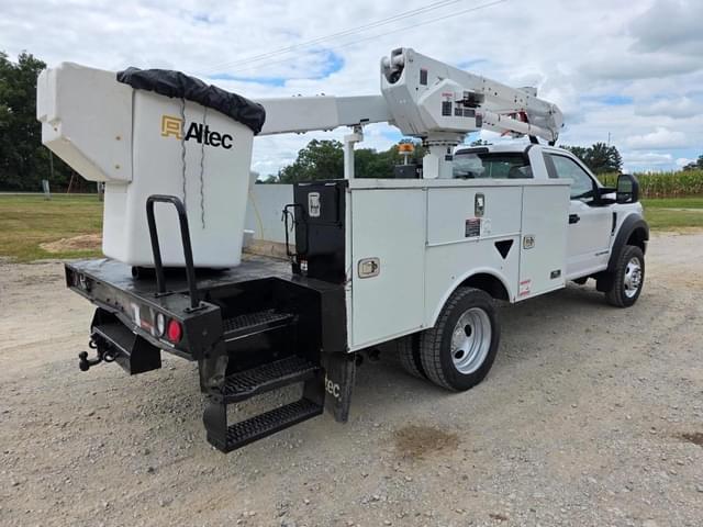 Image of Ford F-550 equipment image 2