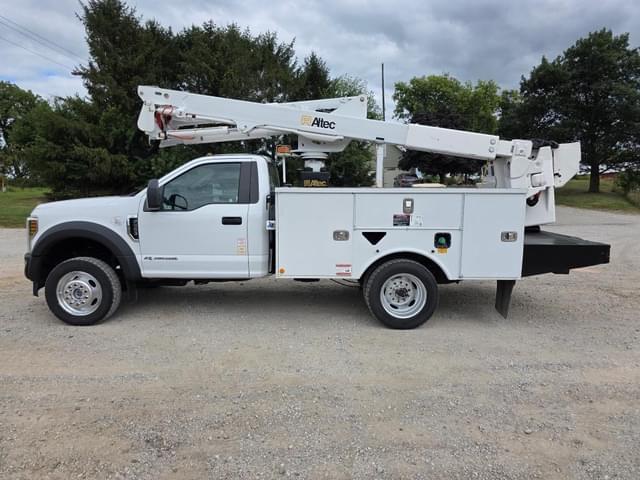 Image of Ford F-550 equipment image 1