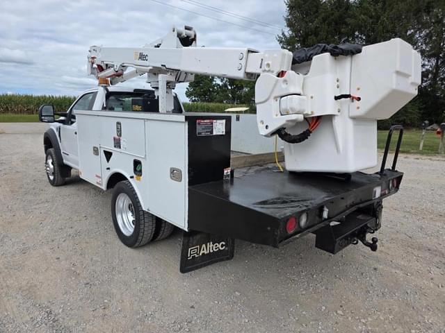 Image of Ford F-550 equipment image 4