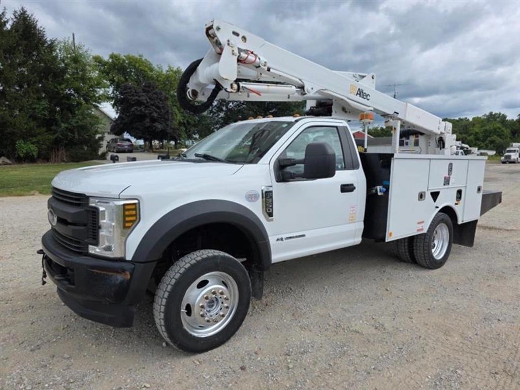 Image of Ford F-550 Primary image