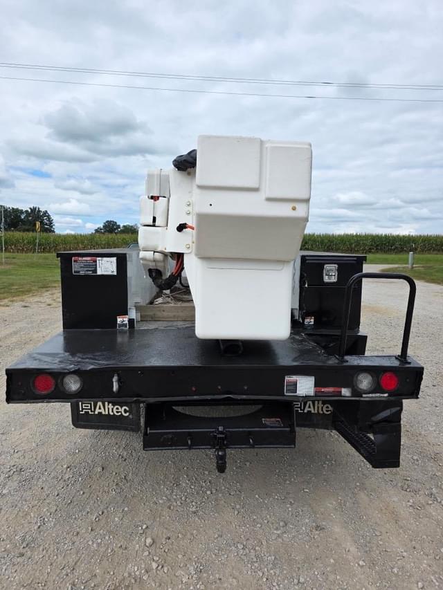 Image of Ford F-550 equipment image 3