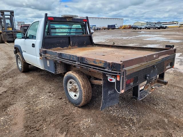 Image of Chevrolet 2500 equipment image 3