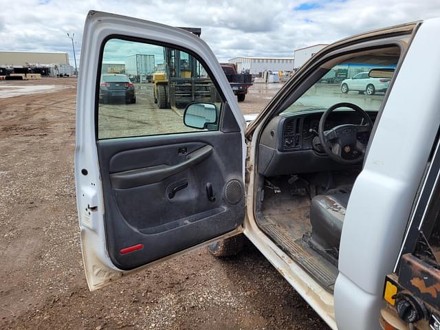 Image of Chevrolet 2500 equipment image 4