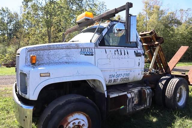 Image of Chevrolet Kodiak equipment image 2