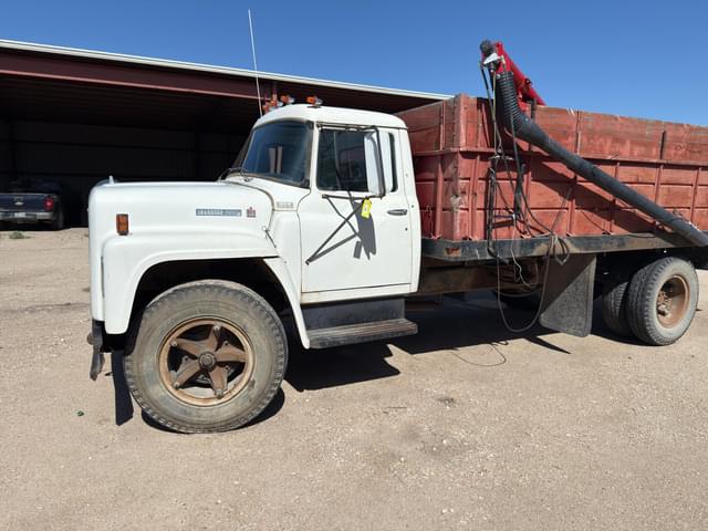 Image of International Loadstar 1600 equipment image 2