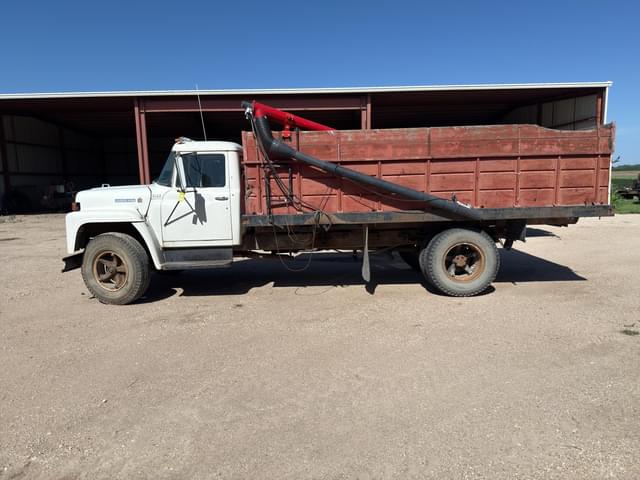 Image of International Loadstar 1600 equipment image 1