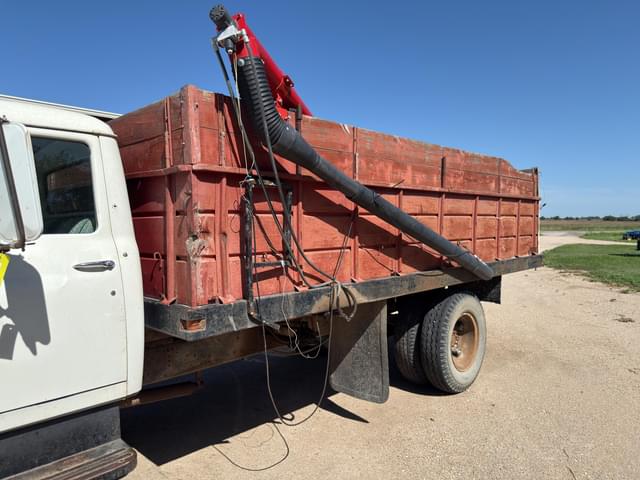 Image of International Loadstar 1600 equipment image 3