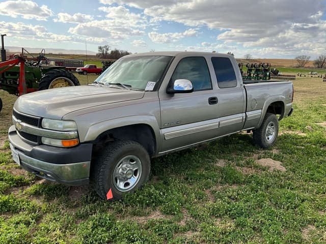 Image of Chevrolet 2500 equipment image 3